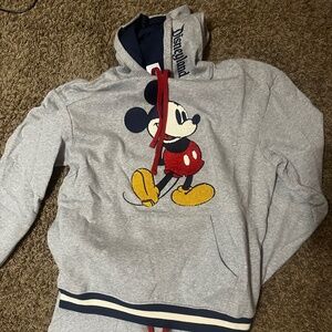 NWT Women’s Disneyland Disney Outfit Hoodie Size small